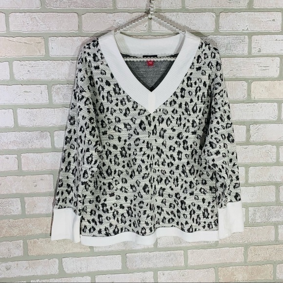 Vince Camuto Animal Print V Neck Long Sleeve Sweater Size S - Picture 3 of 8